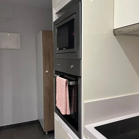 Modern In Part Alta דירה טראגונה